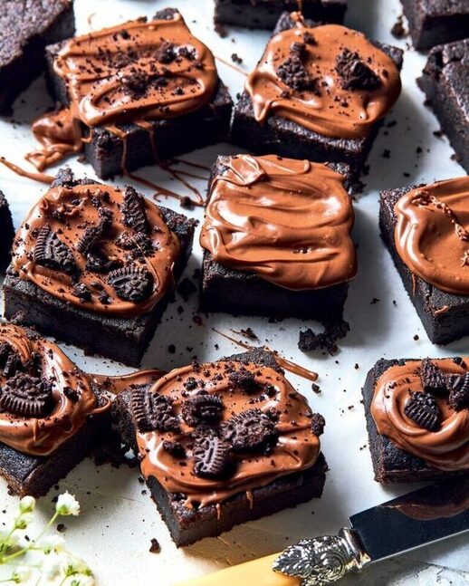 ΚΕΙΚ ΜΕ ΓΕΜΙΣΤΑ ΜΠΙΣΚΟΤΑ